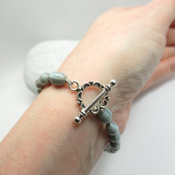 Vintage Uranium Glass bead bracelet - Picture 6 of 12